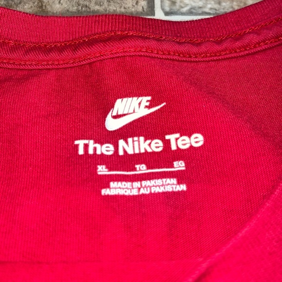 Nike Red Short Sleeve Tee Vibrant Cotton Blend Size XL - Picture 3 of 3